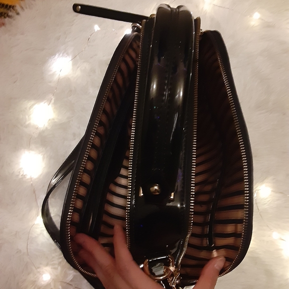 Shiny black purse - Picture 5 of 8
